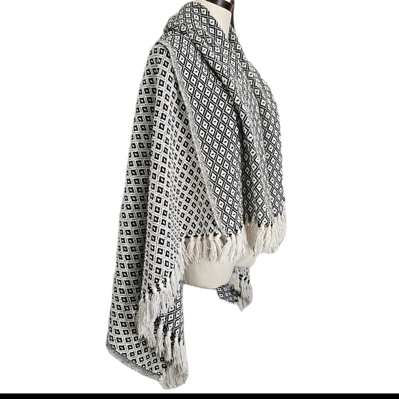 White and Black Geometric Southwest Fringed Bohemian Wrap Scarf  54 in x 44 in - Picture 2 of 12